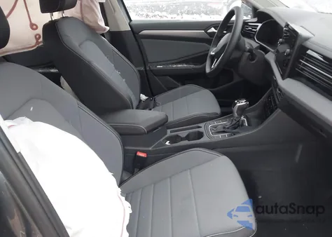 2025 Volkswagen Jetta 1.5T Se from USA, damaged, VIN 3VW7X7BU0SM014075